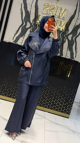 Navy Blue Luxury Gabardine 2-Piece Set with Zip Jacket & Elastic Waist Pants - Nuss - Image 4